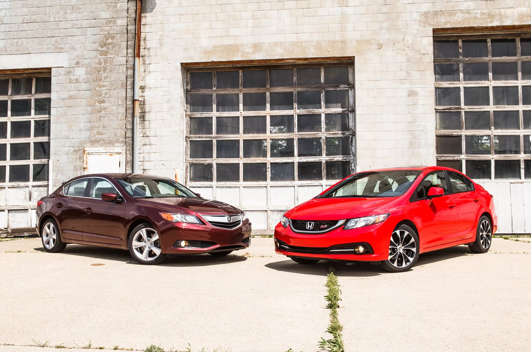 Идентичный машины. Рено аркана рядом с каптюр. Идентичные машины. Похожие машины. Идентичные машины.