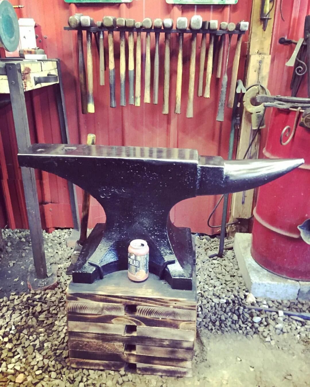 старинная кузница. древний кузнечный инструмент. Viking tools инструмент. предметы кузница. кузнечный инструмент блэксмит.