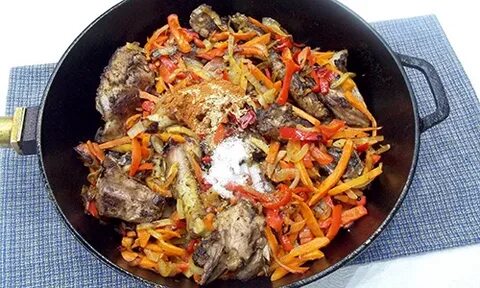 Утка тушеная с овощами