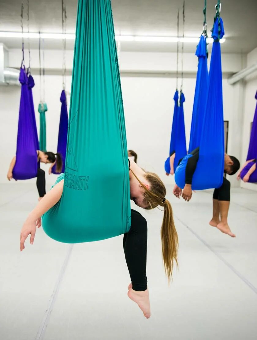 Антигравити (флай-йога). Fly yoga гамак. Аэройога антигравити. Фитнес в гамаках. Аэройога в гамаках.