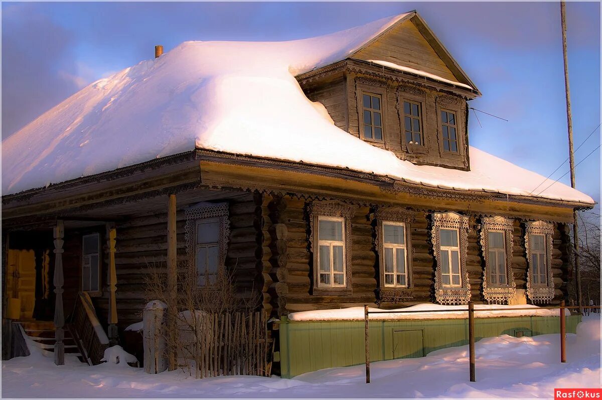 Деревенский домик. Деревянный дом в деревне. Старый деревянный дом. Сельский домик.