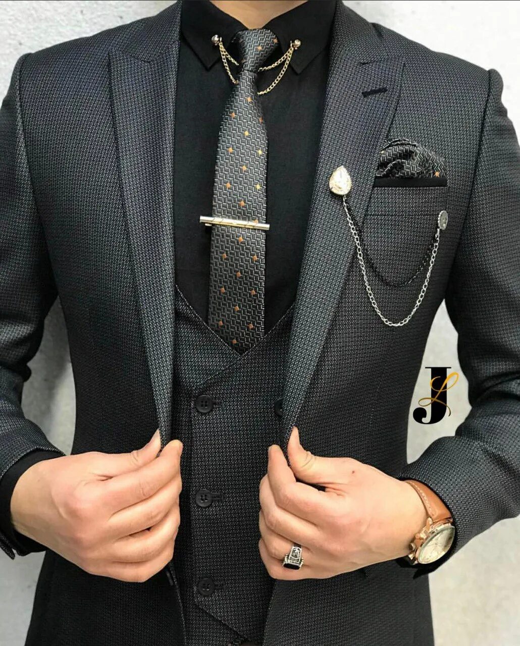 Серые аксессуары мужские. Серые аксессуары мужские. Серый костюм. Серые аксессуары мужские. Серый костюм с серым галстуком.