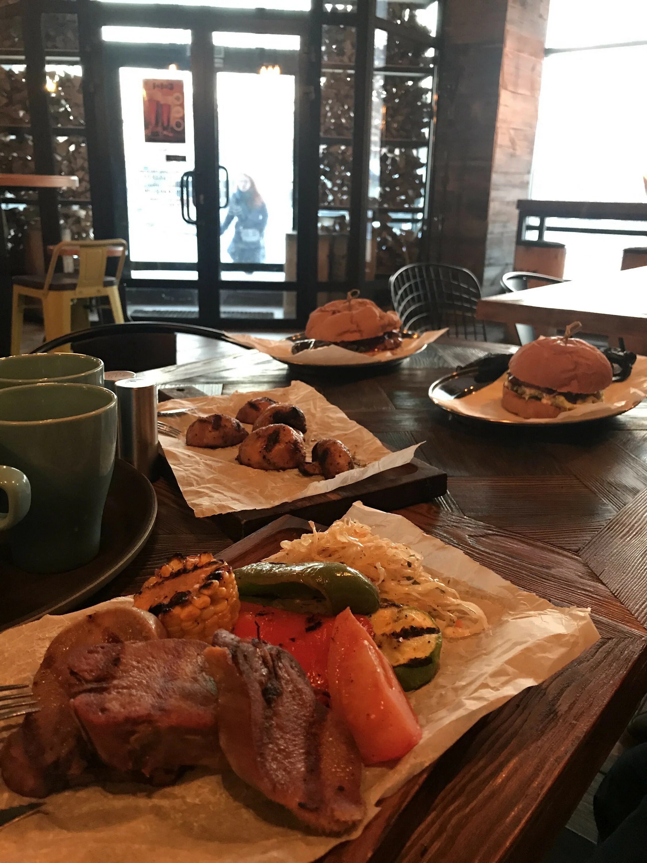 Бар мякоть. Гриль бар мясо. джон кинг гриль бар в чарльстоне. мясной бар барашек. мясные бары в кирове.