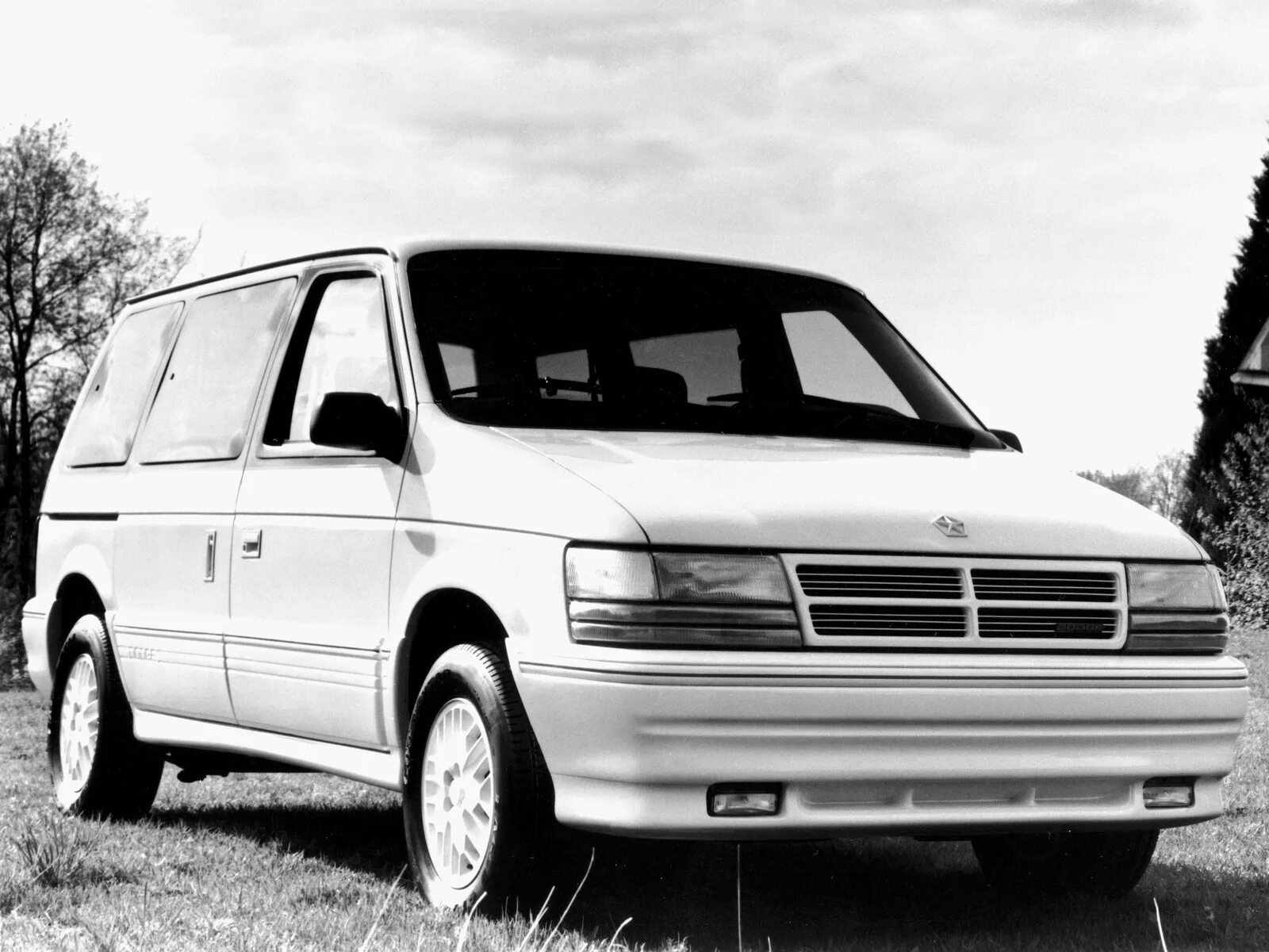 Dodge минивэн 1990. плимут вояджер 1995. додж караван 2 поколения. Dodge caravan 1992 tuning. додж караван 2 поколения.