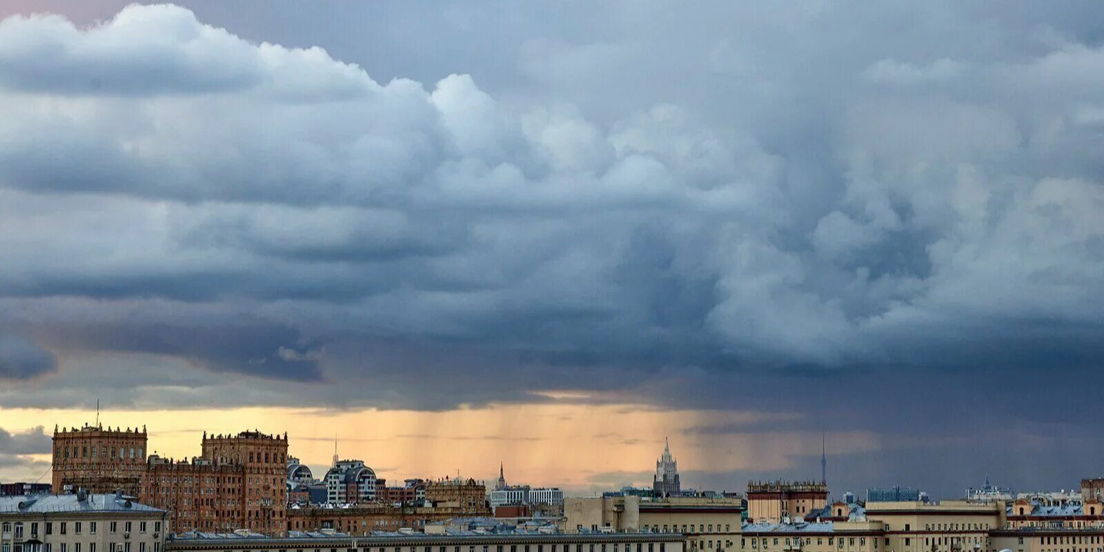 Гроза в Москве 13 июля 2007. Ливень в Москве. Дождь в Москве. Гроза в Москве. Ветер 20 метров