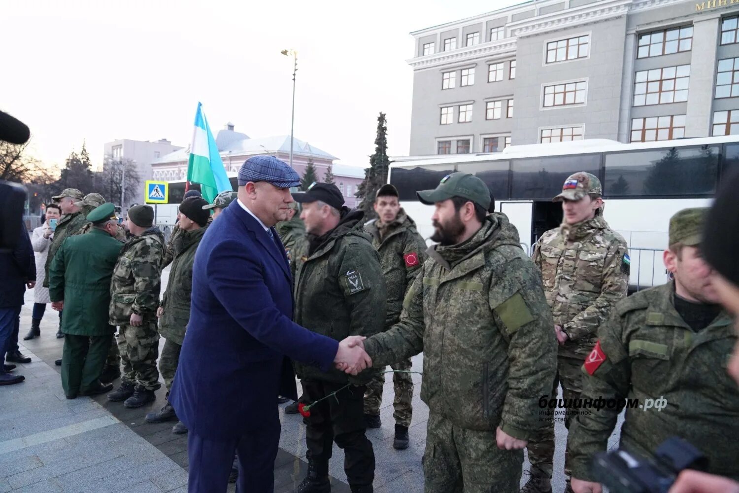 Пограничники. В Уфе встретили военных. Ветеран боевых действий сво. Правда что сво закончилась