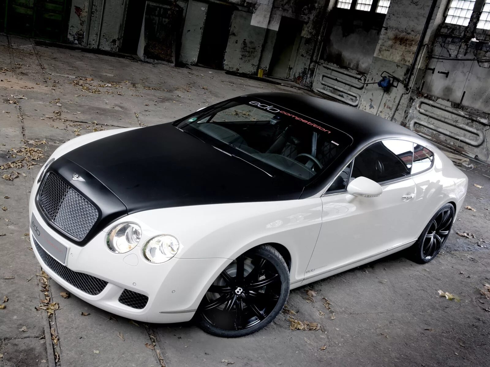 Белый цвет машины фото. Bentley Continental gt. Bentley gt 2009. Бентли Континенталь gt 2009. Bentley Continental Supersports Coupe 2009.