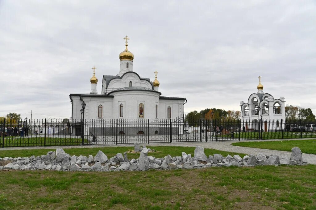 Храм благодатное небо. Храм благодатное небо хабаровск. храм в честь иконы божией матери благодатное небо. храм благодатное небо хабаровск церковная лавка. иконы в хабаровске в храме.
