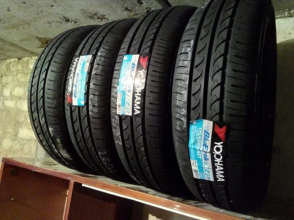 Yokohama BLUEARTH es32. Yokohama BLUEARTH es32 195/50 r15. Yokohama BLUEARTH-es es32 205/55 r16 евроэтикетка. Йокогама Блю арт 51. Купить шины yokohama bluearth r16