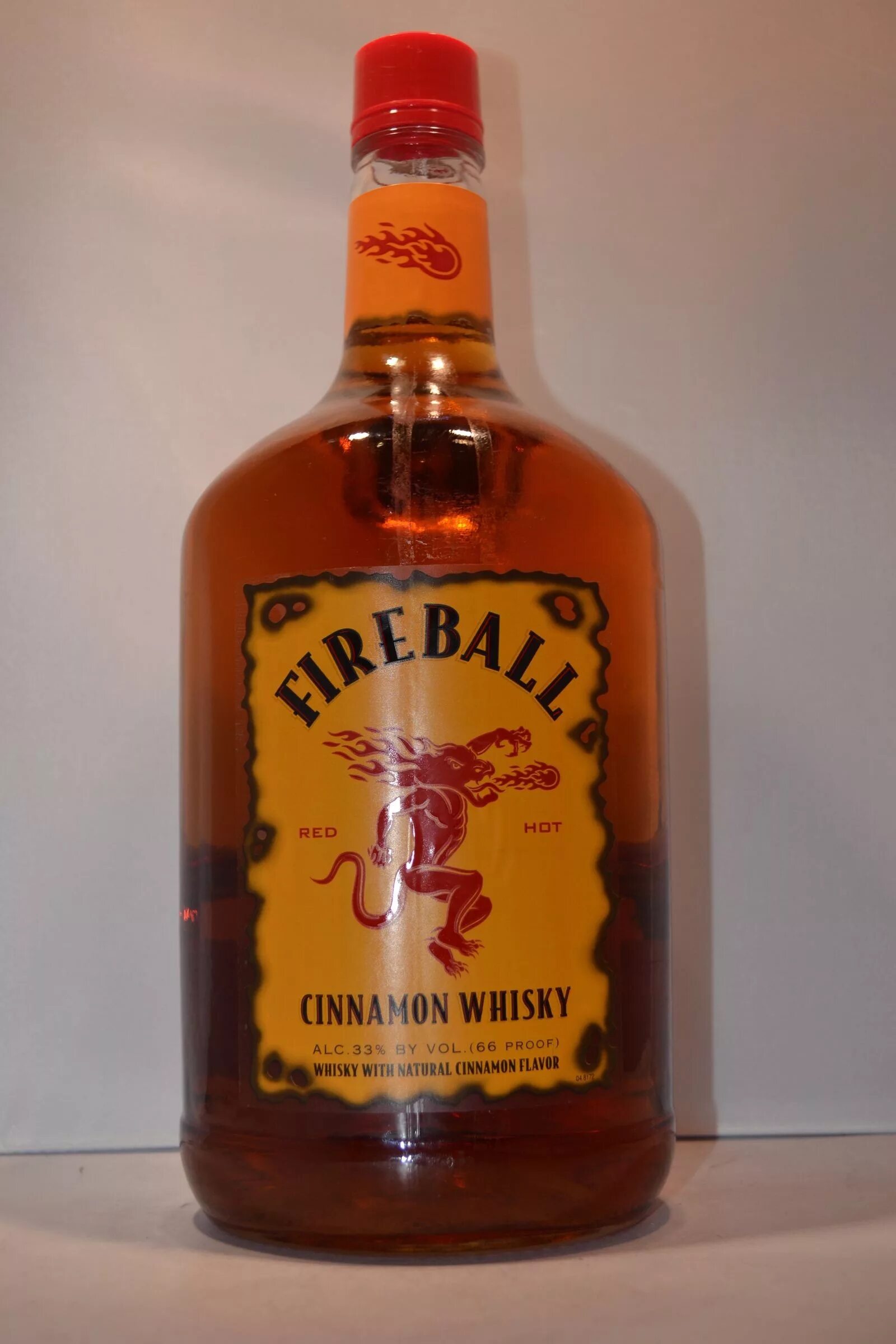 Канадский виски фаербол. Канадский виски Fireball. Виски Fireball Cinnamon Whiskey. Виски с корицей Fireball.