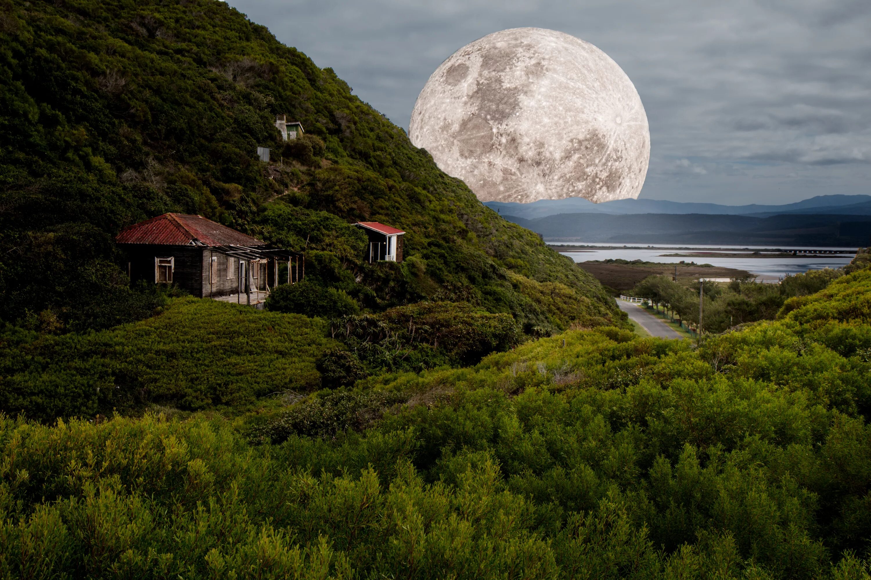 Круглый холм. Горы на Луне. Лунный ландшафт. Фото Луны. Море горы Луна.