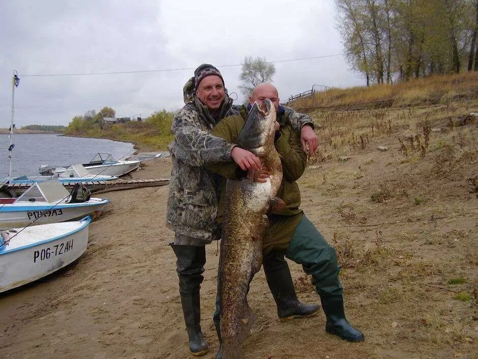Большая рыбалка астрахань вконтакте. Река Сарбай Астраханской области. Рыбалка река Сарбай. Рыболовно охотничьи базы. База в Астрахани рыбалка.
