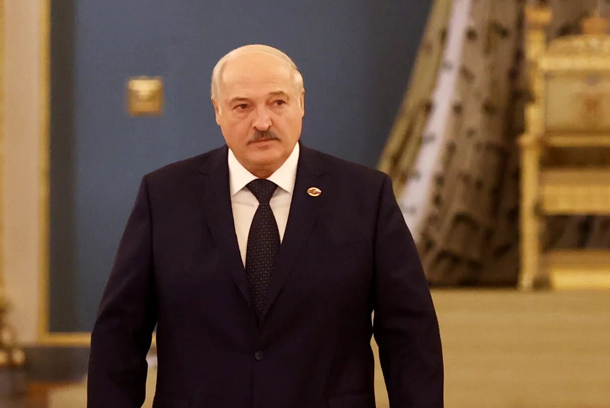 Лукашенко обвиняют. Лукашенко на параде 2025. лукашенко на параде в москве 2025. лукашенко на параде 2025г. лукашенко плохо.