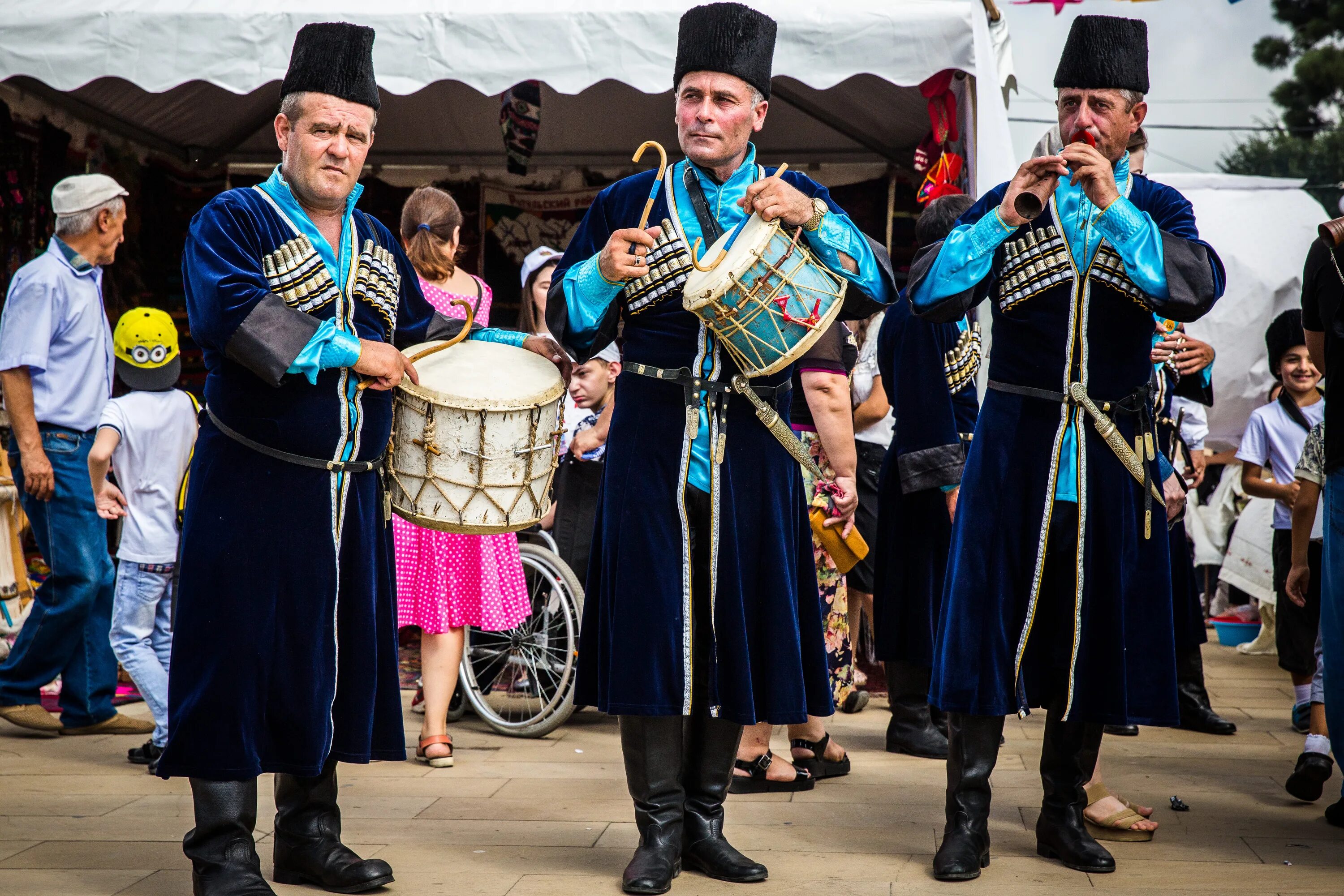 Национальная одежда дагестана аварцев. Праздник единства народов дагестана. Дагестанский рутульцы национальная одежда мужская. Сообщение о народе дагестана. Цамаури в тляратинском районе.