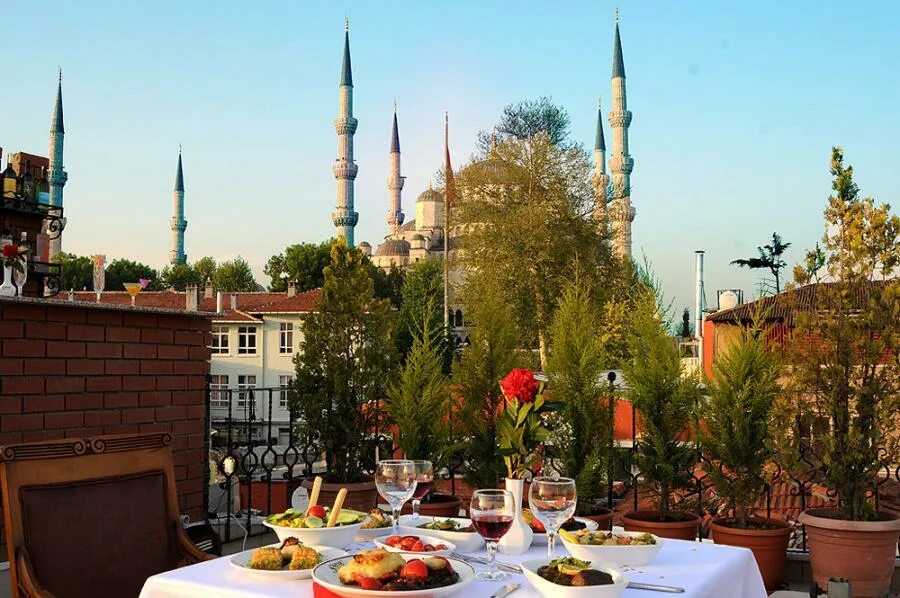 Тур в стамбул на двоих. Истамбул Холидей 3 Стамбул отель. Istanbul Holiday Hotel 3* (Султанахмет). Sarnic 4 Стамбул. Sarnic Restaurant Стамбул.