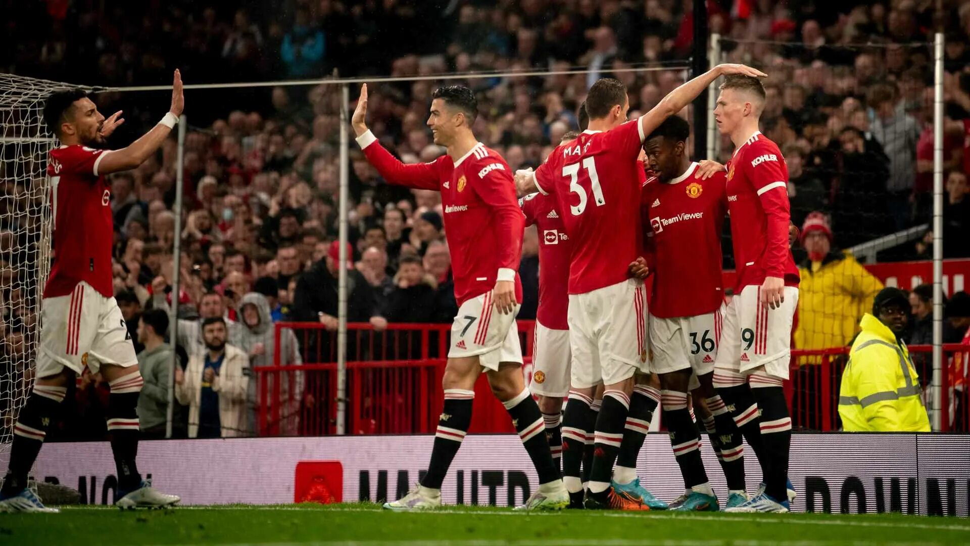Manchester united. Манчестер юнайтед. Манчестер юнайтед. Команда манчестер юнайтед. Команда манчестер юнайтед 2022.
