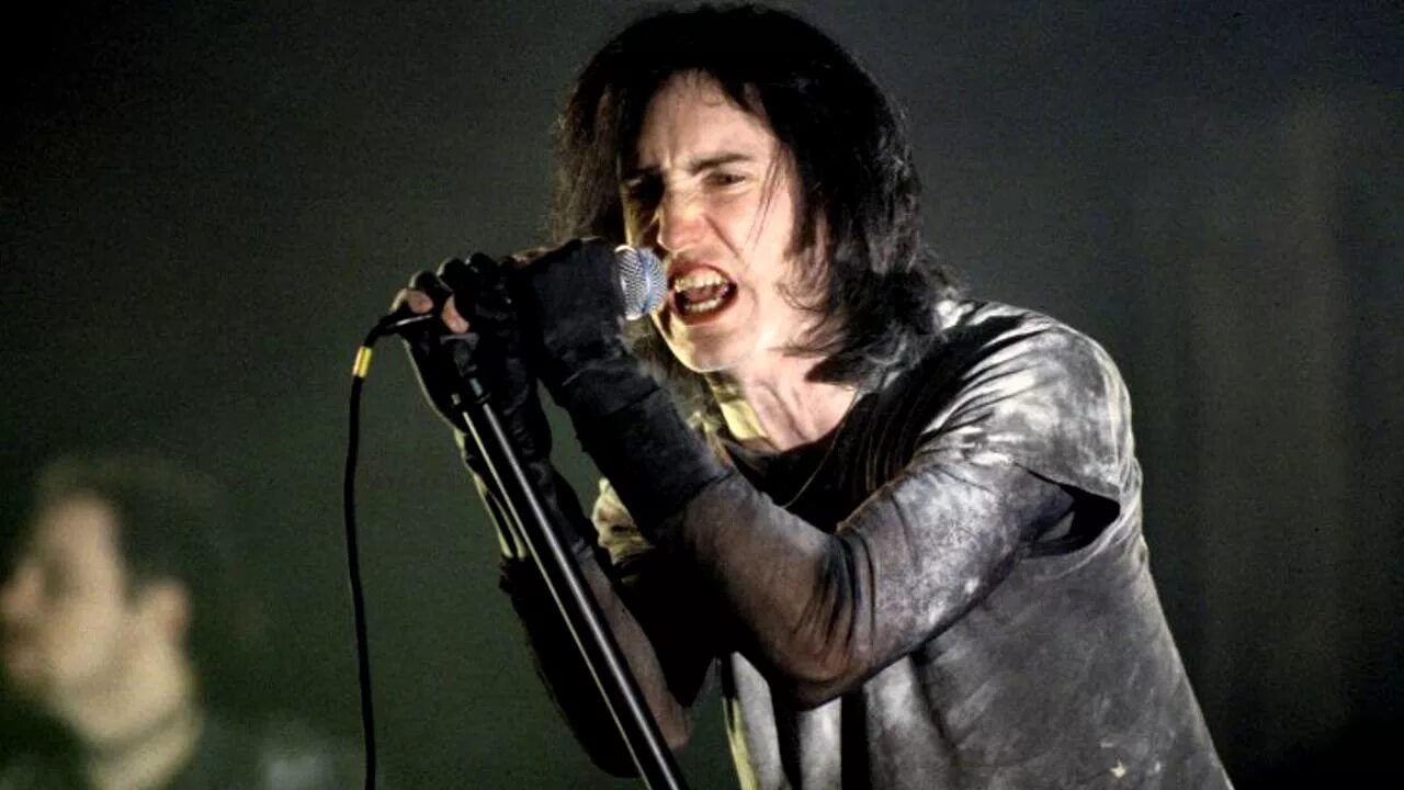 Nine inch broken. Трент резнор 1994. трент резнор 1992. nine inch nails трент резнор.
