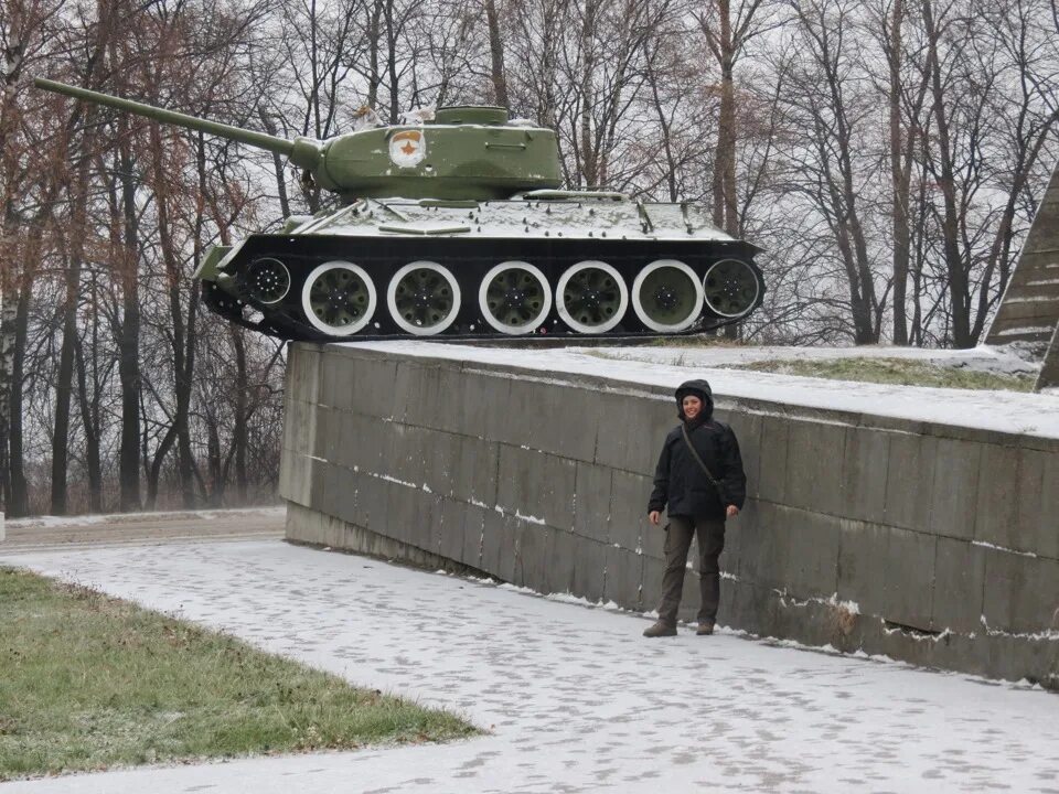 Памятник в поселке снегири. Ленино-Снегиревский военно-исторический музей. Снегири танки Истринский район. Истра музей военной техники под открытым небом. Танки Ленино Истринский район.