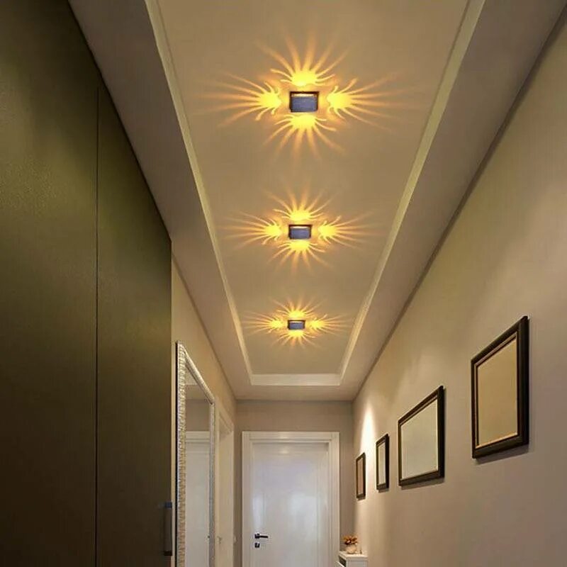 Поставь свет в коридоре. Светильники в коридор. Точечные светильники в коридоре. Светильники для натяжных потолков в коридоре. Точечное освещение в прихожей.