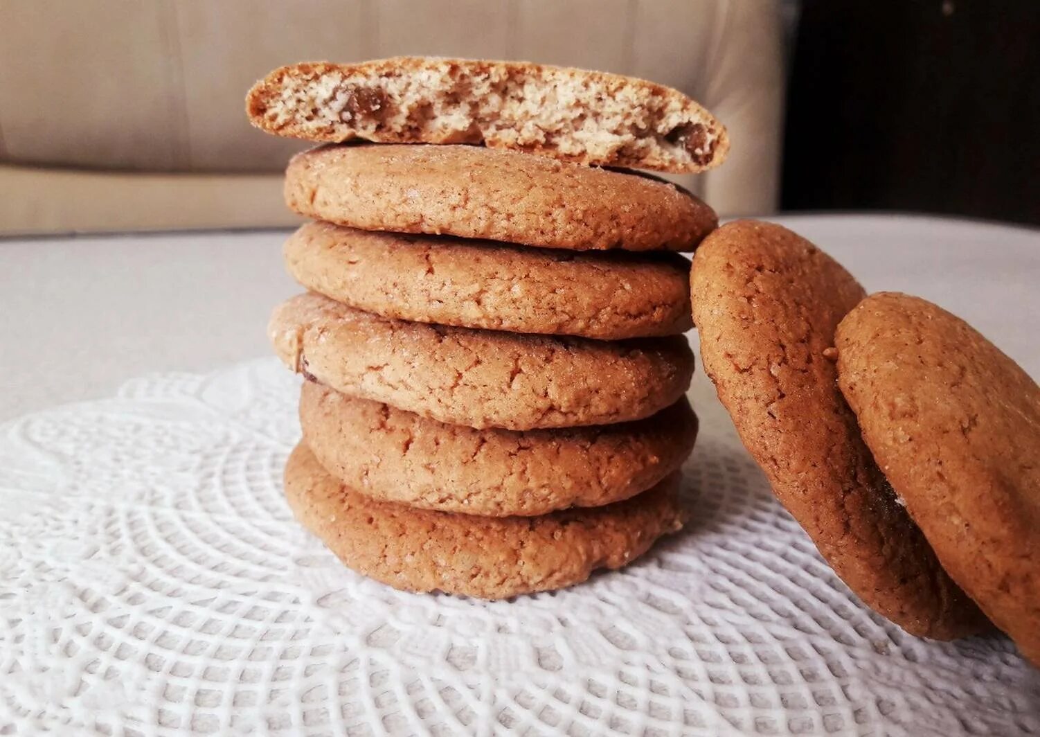 Овсяное печенье миссис оливер. Полезное овсяное печенье. Печенье овсяное домашнее. Овсяное печенье. Печенье овсяное домашнее.