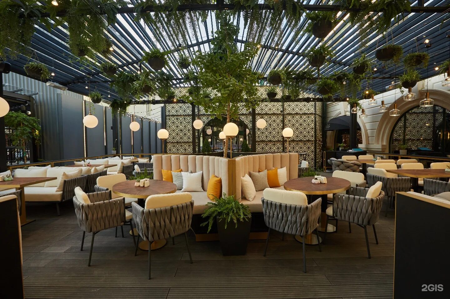 Отель ресторан селивановъ ростов. Ош пош банкетный зал. Ош пош летняя веранда. Летнее кафе ростов на дону. Терраса бутик отель 39.