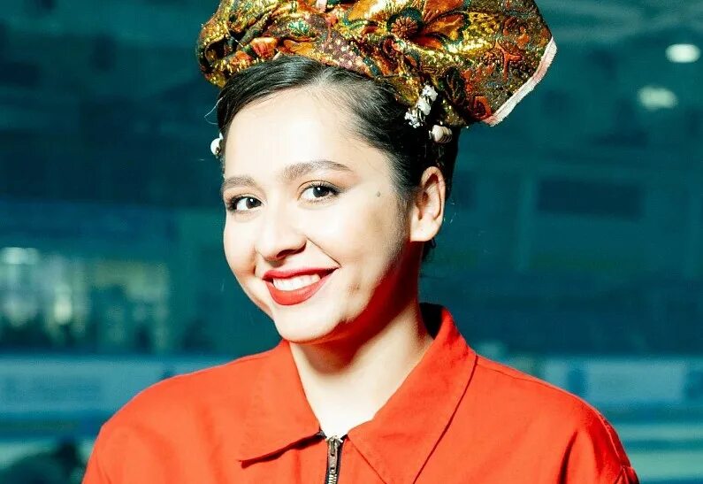 Таджикская певица манижа. Манижа певица. Манижа певица фото. Ванг ок певица Китай. Манижа в Красном костюме.