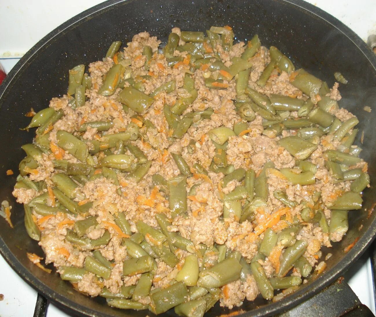 Фарш с фасолью стручковой. Макароны со стручковой фасолью. паста со стручковой фасолью. стручковая фасоль с фаршем. фарш со стручковой фасолью.