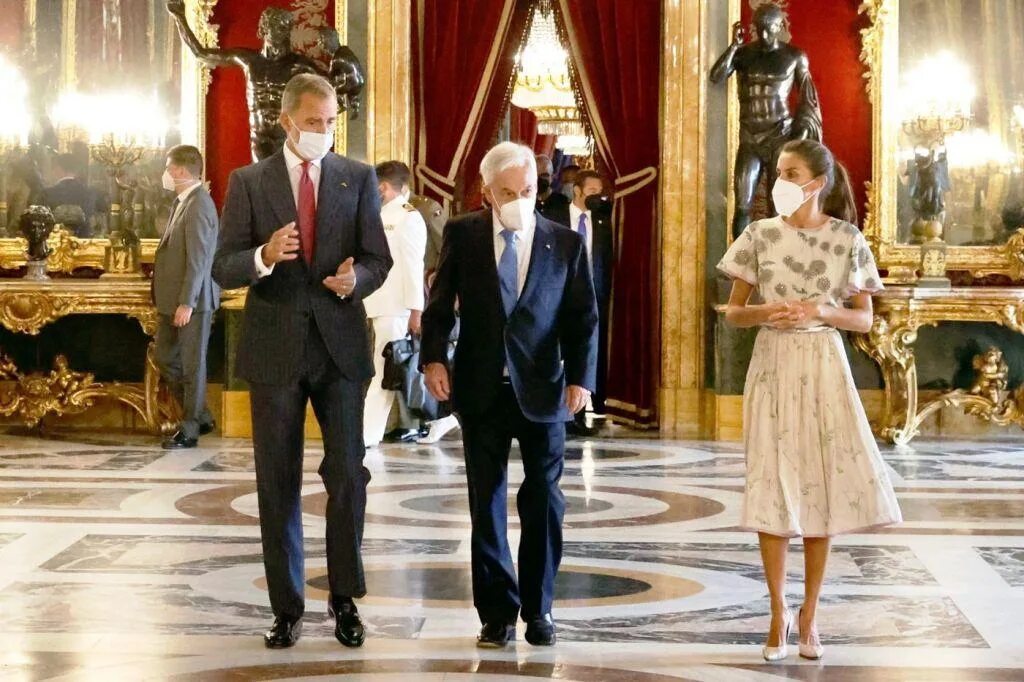 Королева испании 2024. Король и Королева Испании в 1995 г. Король Испании 2023. Королева Летиция во Дворце Сарсуэла.