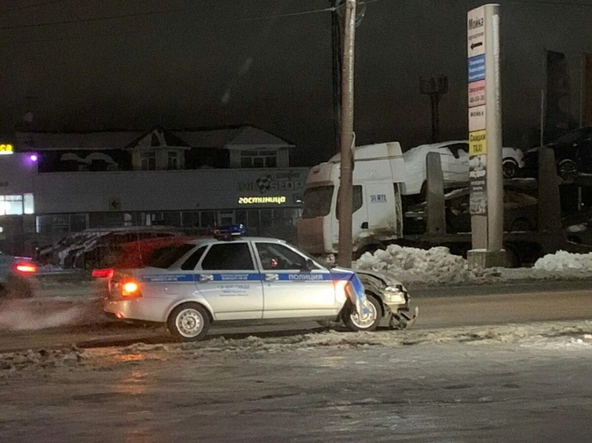 Обстрел экипажа ДПС Солнечногорск. В Казани такси протаранило полицейскую машину на перекрестке. Орёл будут обстреливать. Обстрел орла сегодня