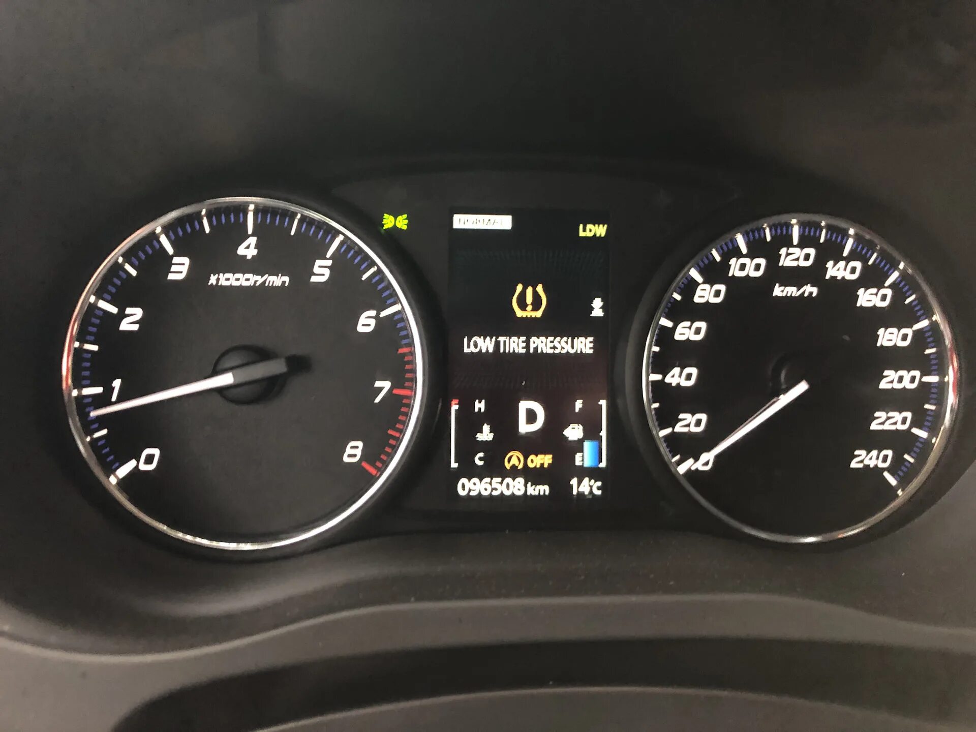 Неисправность системы tpms. Штатная система TPMS SSANGYONG Actyon. TPMS reset в Аутлендер 3. SAWC Outlander индикация. Митсубиси Аутлендер ошибка по датчикам давления.