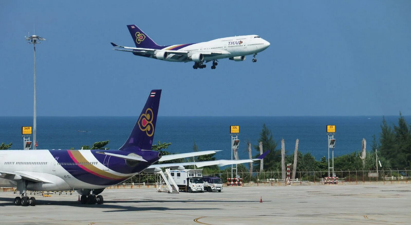 Остров пхукет аэропорт. Острова тайланда с аэропортом. Аэропорт таиланда в пхукете. Пхукет интернешнл аэропорт. Остров пхукет аэропорт.