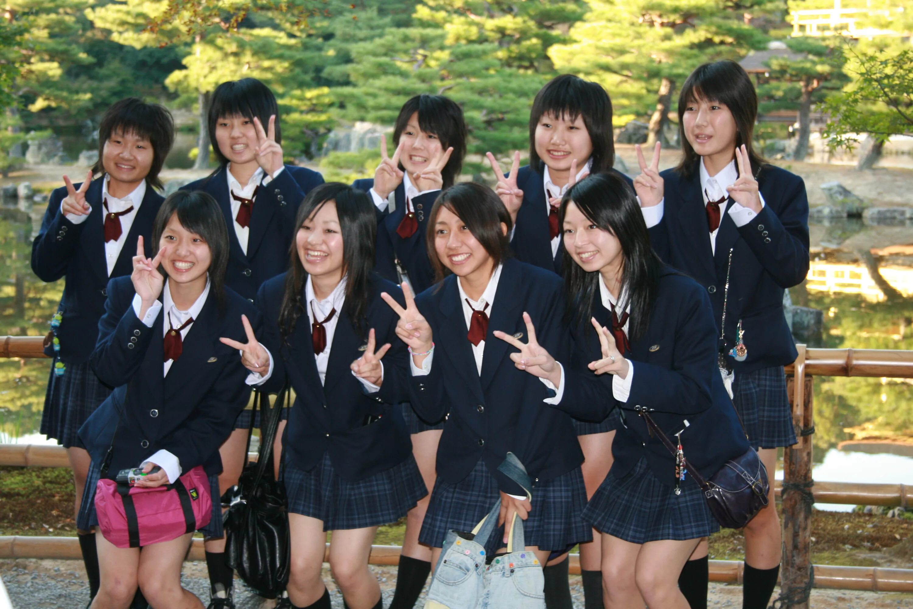 Real school. Старшая школа в Японии. Форма средней школы в Японии. Школа в Киото средняя школа. Школьная форма для девочек в Японии средняя школа.
