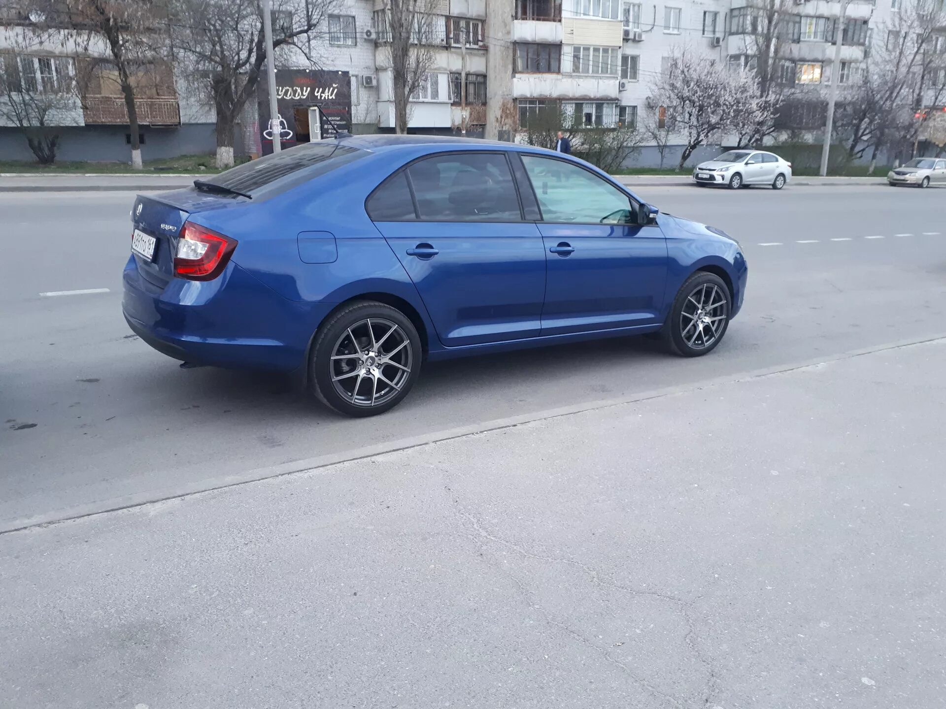 Диски ls r17. Диски на шкоду Рапид r17. Шкода Рапид на 17 дисках. Skoda Rapid r17. Skoda Rapid диски r17.