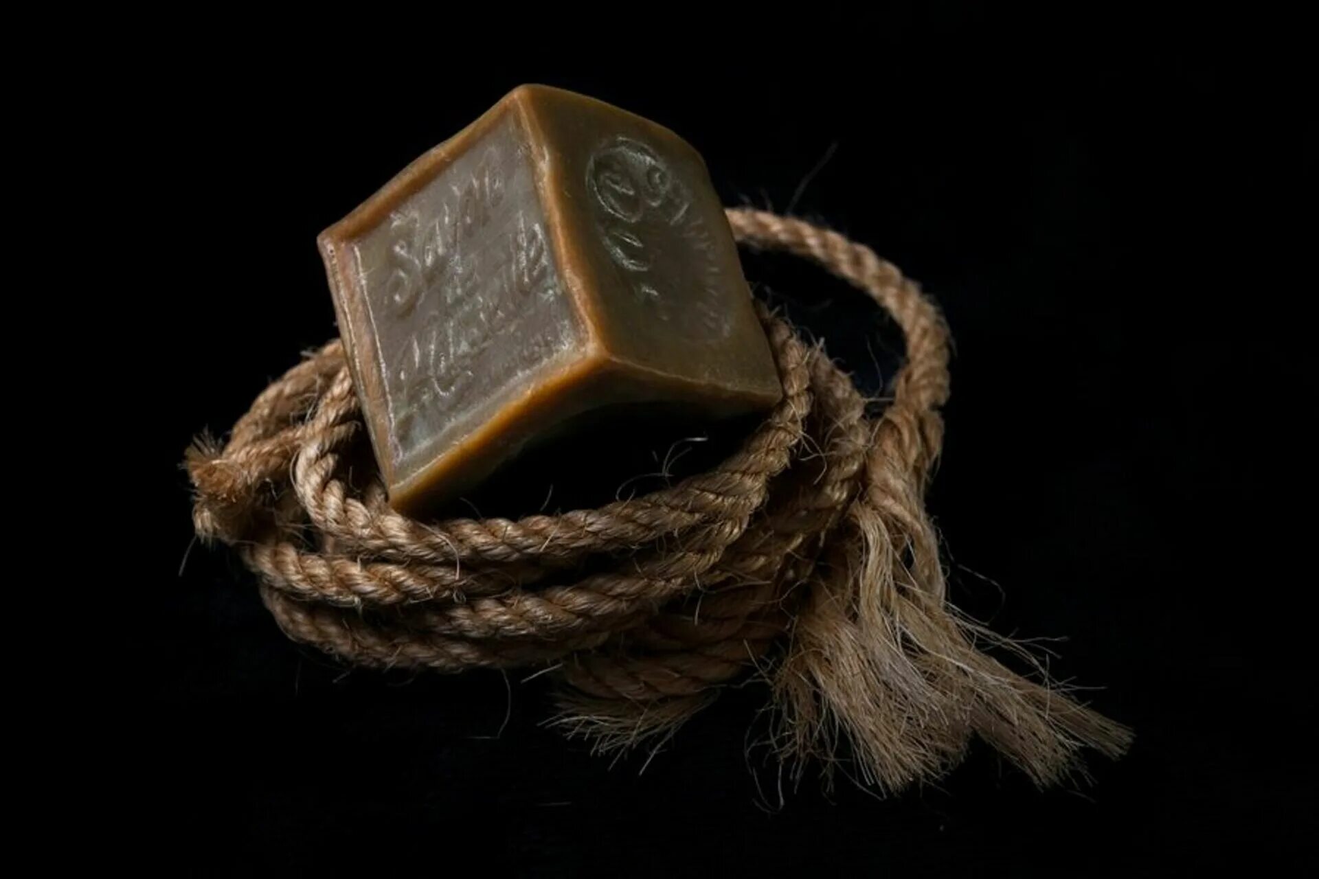 Петелька веревка и мыльце. Мыло веревка и табурет. Набор веревка и мыло. Петля и мыло. Табуретка и веревка.