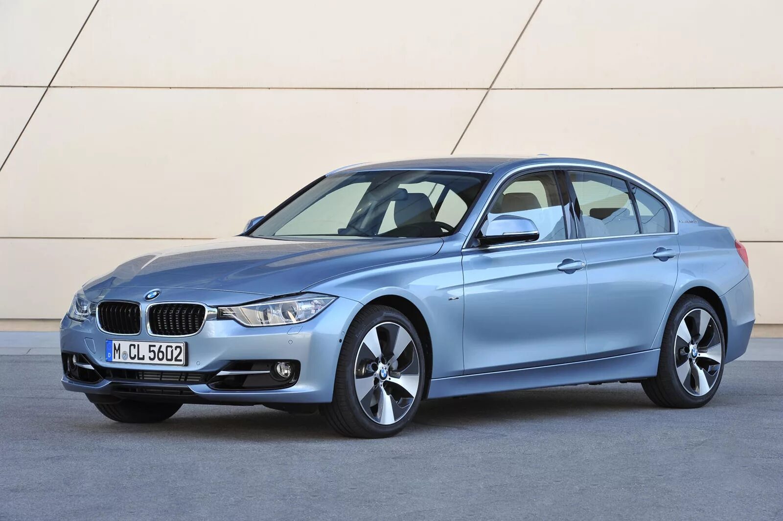 Bmw 3 бензин. Bmw activehybrid 3. bmw f30 activehybrid. bmw 3 f30 2013. bmw f30 hybrid.