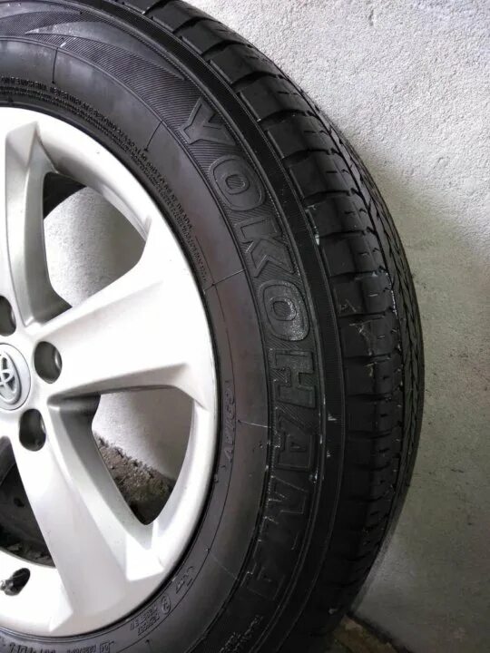 Колеса toyota rav4 limited. Колеса рав. Тойота рав 4 2013 год штатные диски. Рав4 ха 50 диски. Rav 4 2011 на дисках.