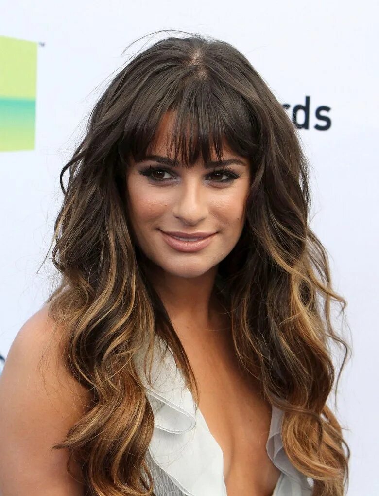 Балаяж и шатуш с челкой. Шатуш на темные волосы с челкой. Омбре с челкой. Балаяж на темные волосы с челкой каскад. Шатуш на темные волосы с челкой.