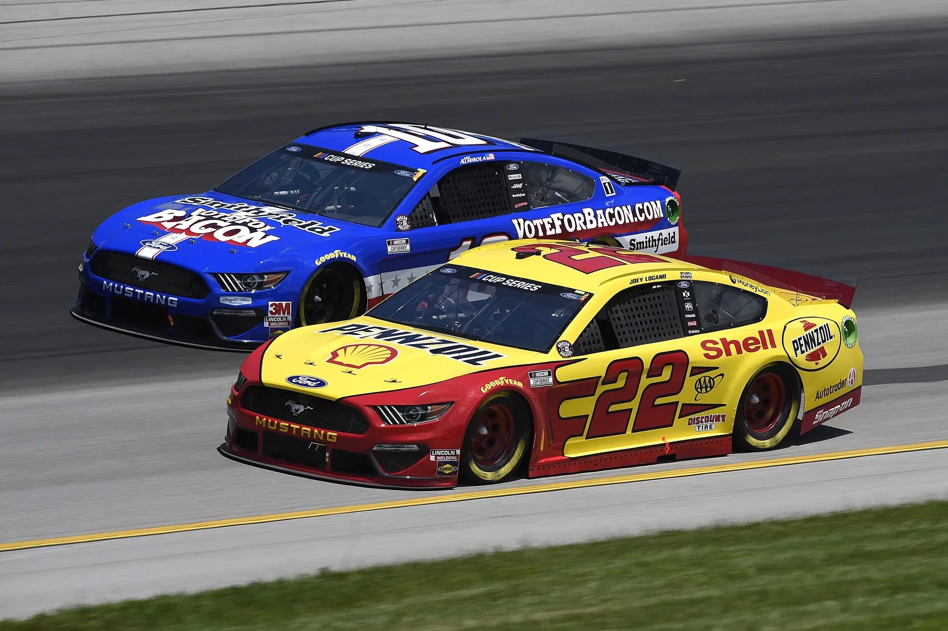 Логано наскар. Джоуи Логано наскар. Joey Logano car. NASCAR Quaker State 400. Nascar cup series