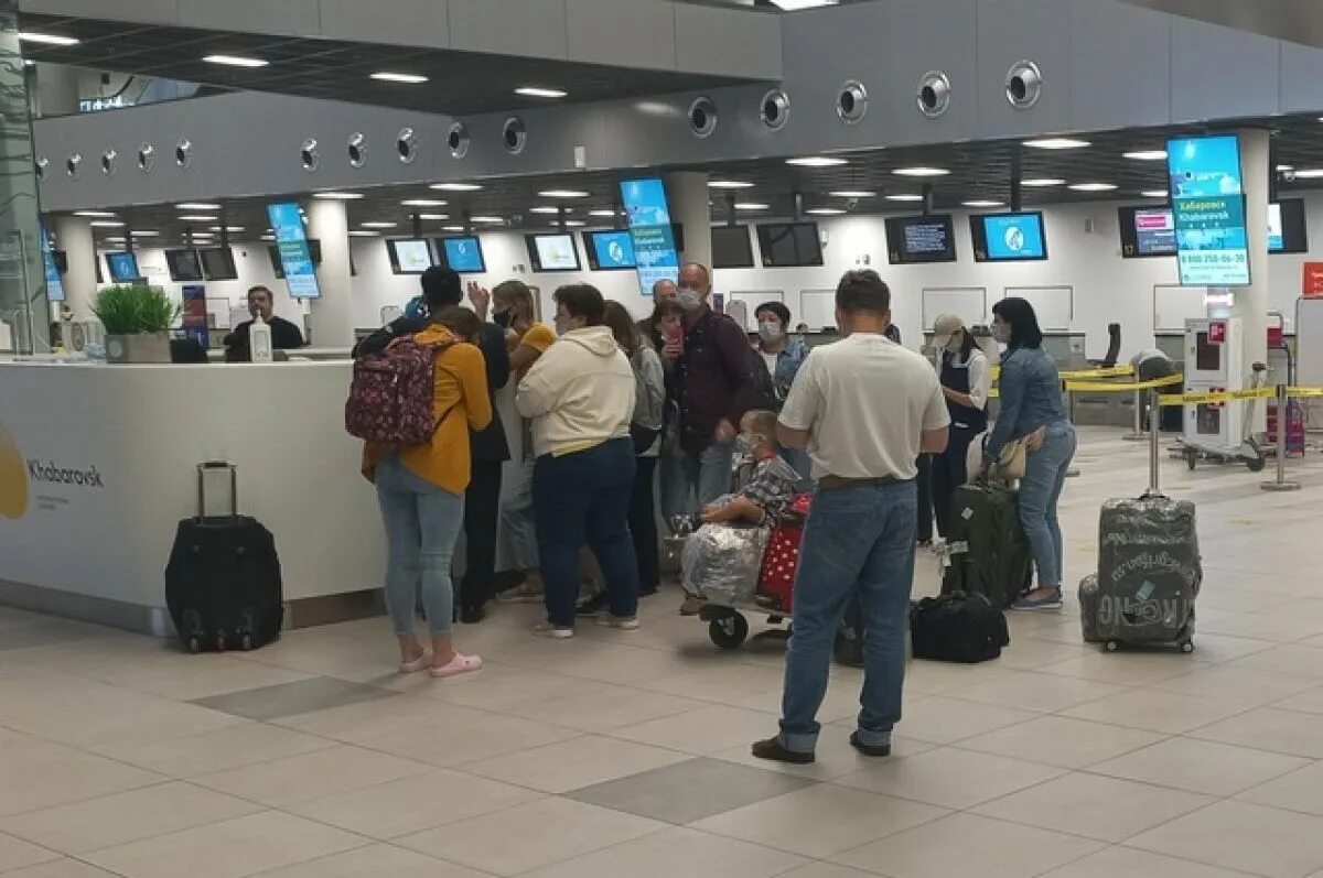 Стойка регистрации в аэропорту хабаровска. Регистрация в аэропорту хабаровска. Регистрация в аэропорту новый хабаровск. Аэропорт хабаровск новый терминал. Аэропорт хабаровск новый.