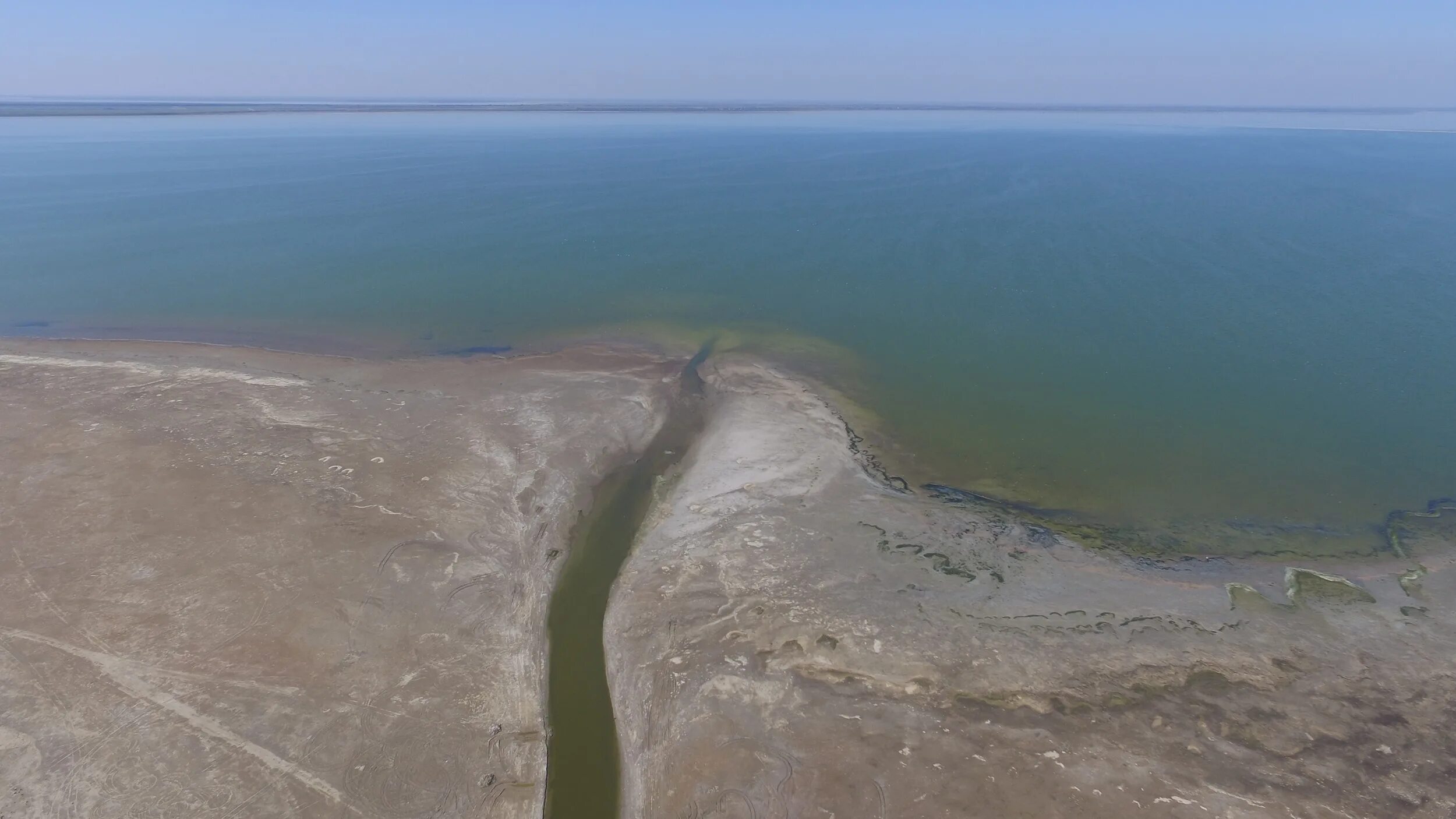 Азовское море впадает в океан. Место впадения реки кубань в азовское море. кальмиус в азовское море. дон впадение в азовское море. лиманы азовского моря.