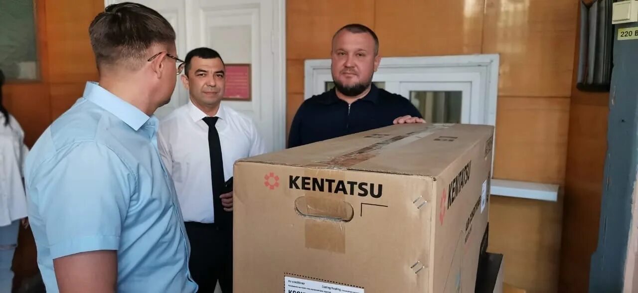 Депутаты подарили мясорубки. Фотографии депутатов. Депутат.