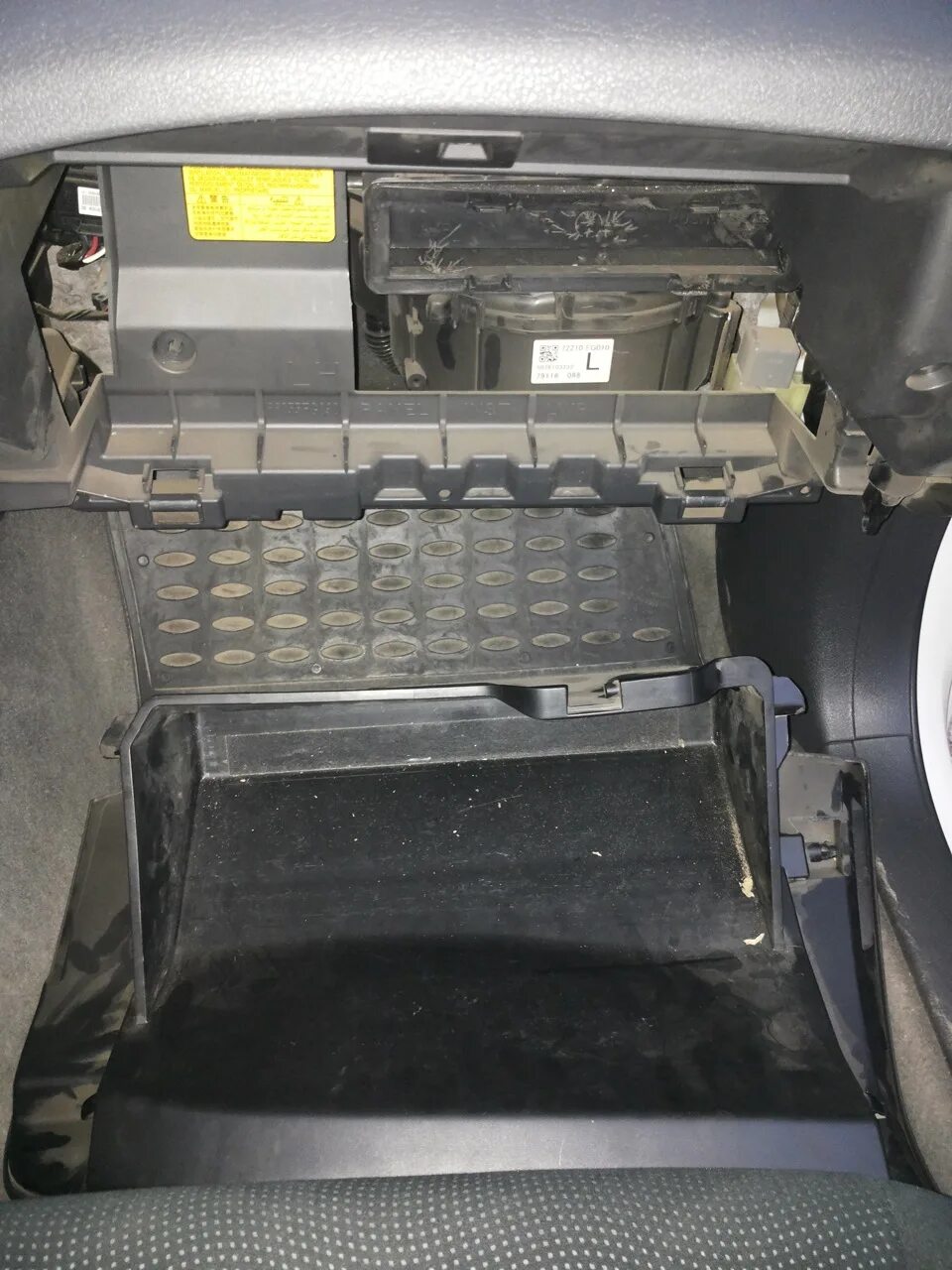 Замена фильтра салона. - Subaru Impreza WRX (GD, GG), 2,5 л, 2006 года расходник