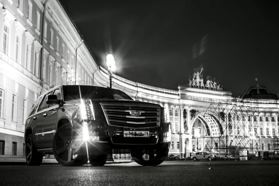 Едет черный кадиллак. Cadillac. Cadillac Escalade Black. Cadillac Escalade 2023 Side. Кадиллак СПБ.