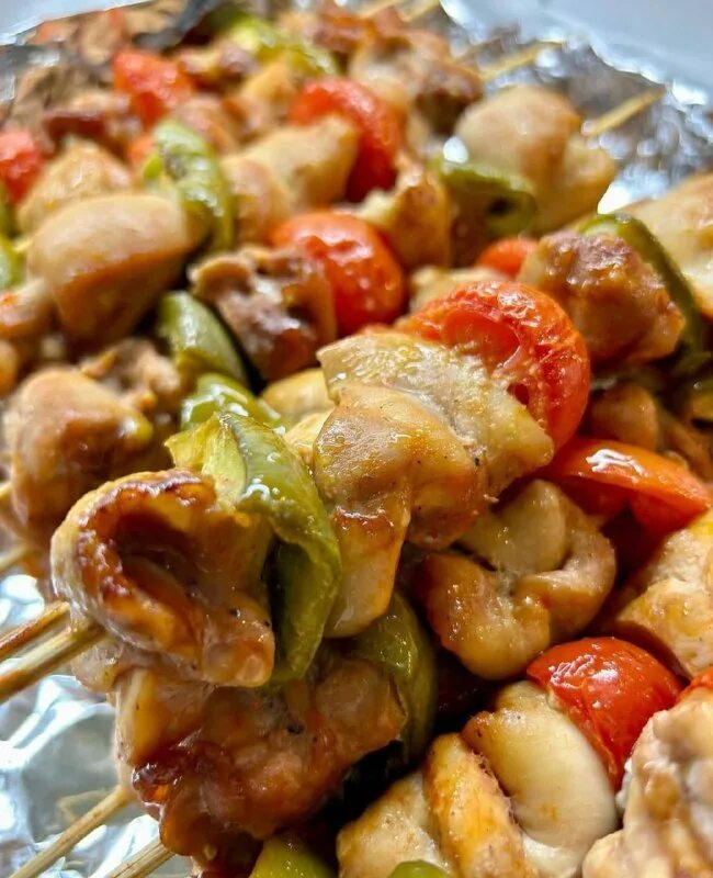 Люля кебаб ассорти. Шашлык абрикос. Шашлык из свинины в маринаде из киви. Шашлык из индейки с абрикосами. Шашлык на мангале.