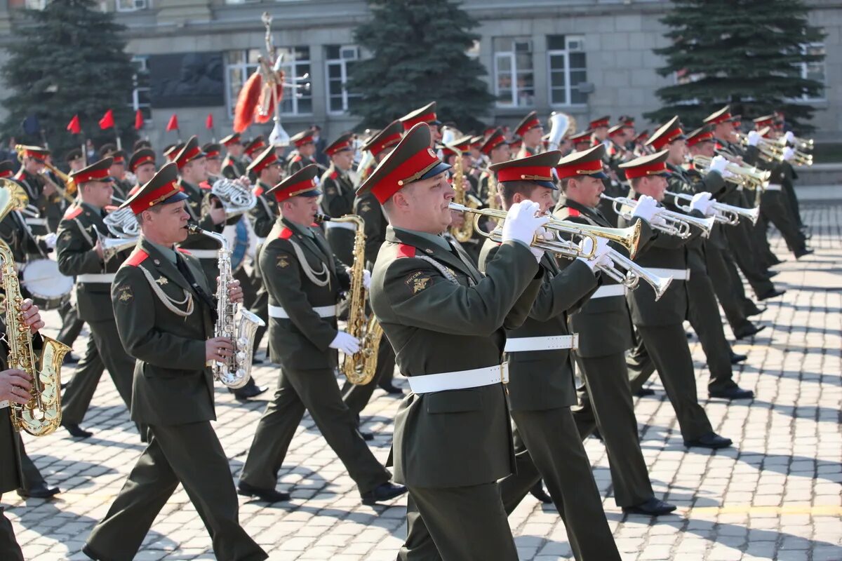 Центральный военный оркестр Министерства обороны РФ. 25 Оркестр штаба ЦВО. Военный оркестр на параде. Марширующий оркестр.