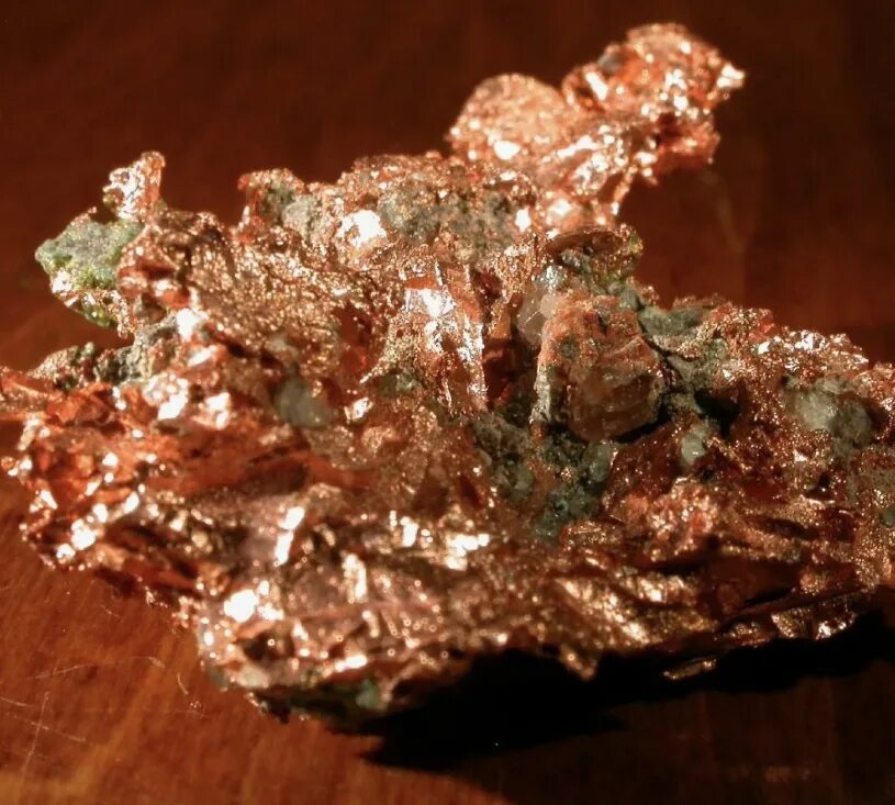 Медная руда вид. Медь самородная минерал. Самородная медь с кристаллами. Теллуристая медь. Медь Купрум самородок.