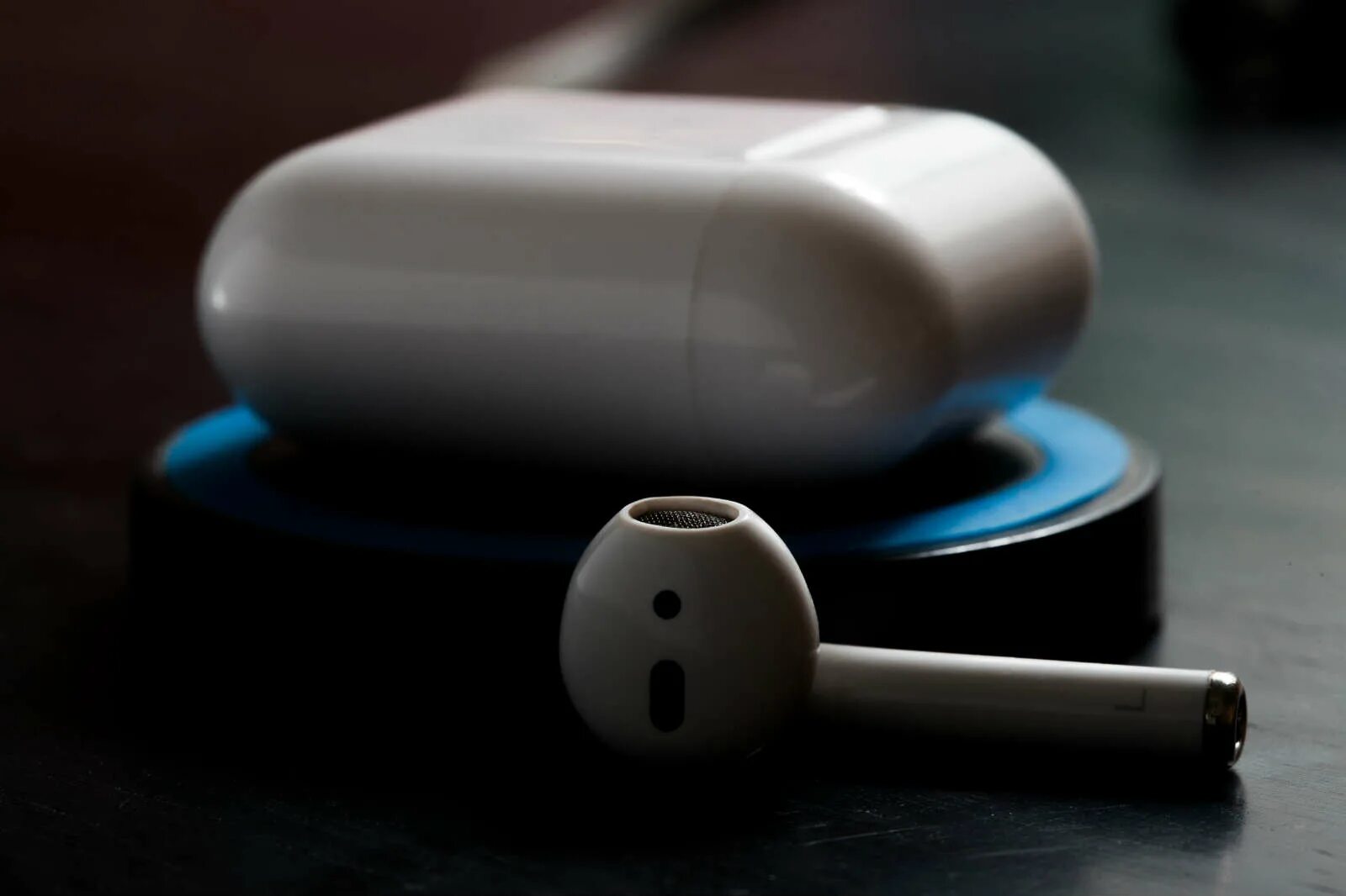 Зарядка для airpods. Наушники apple беспроводные 2025. airpods 2 беспроводная зарядка. airpods pro зарядка. apple airpods pro беспроводная зарядка.