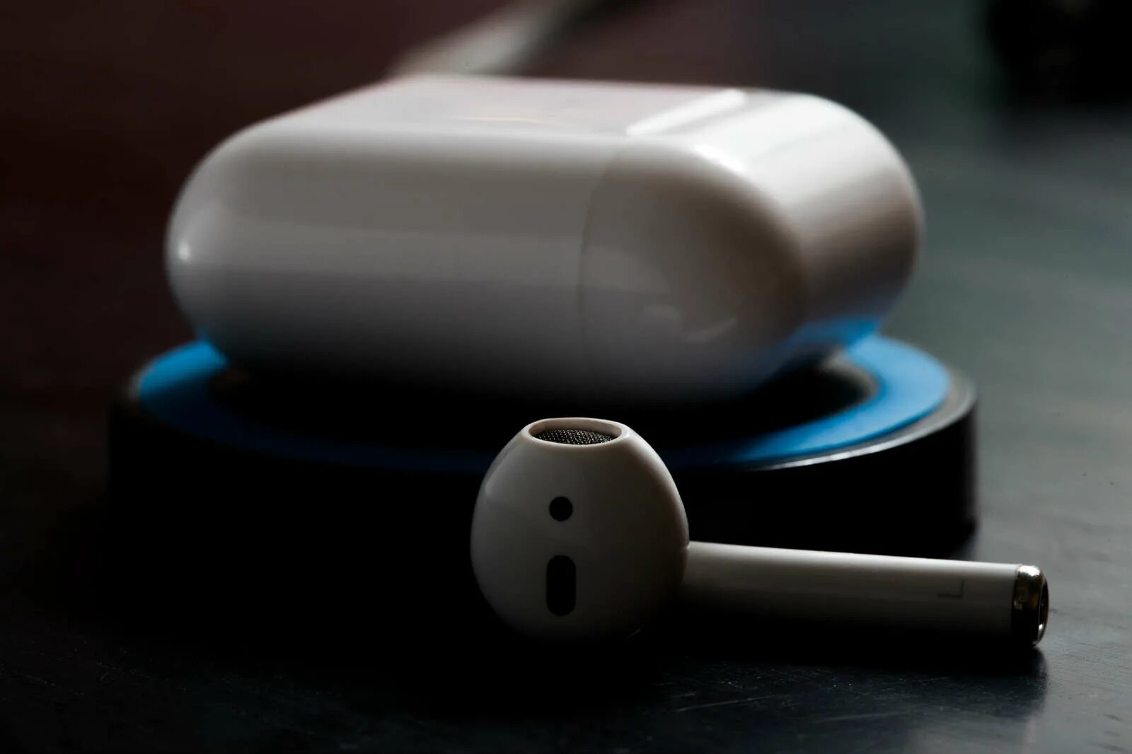 AIRPODS (2‑го поколения). Наушники Apple беспроводные 2022. AIRPODS 2 беспроводная зарядка. AIRPODS Pro 2 2023. Что делать если не заряжаются наушники airpods