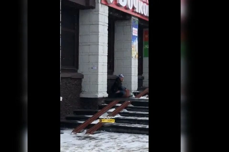 парни справляют малую нужду. женщины справляют нужду. нужду рассказывай. нужду рассказывай. нужду рассказывай.