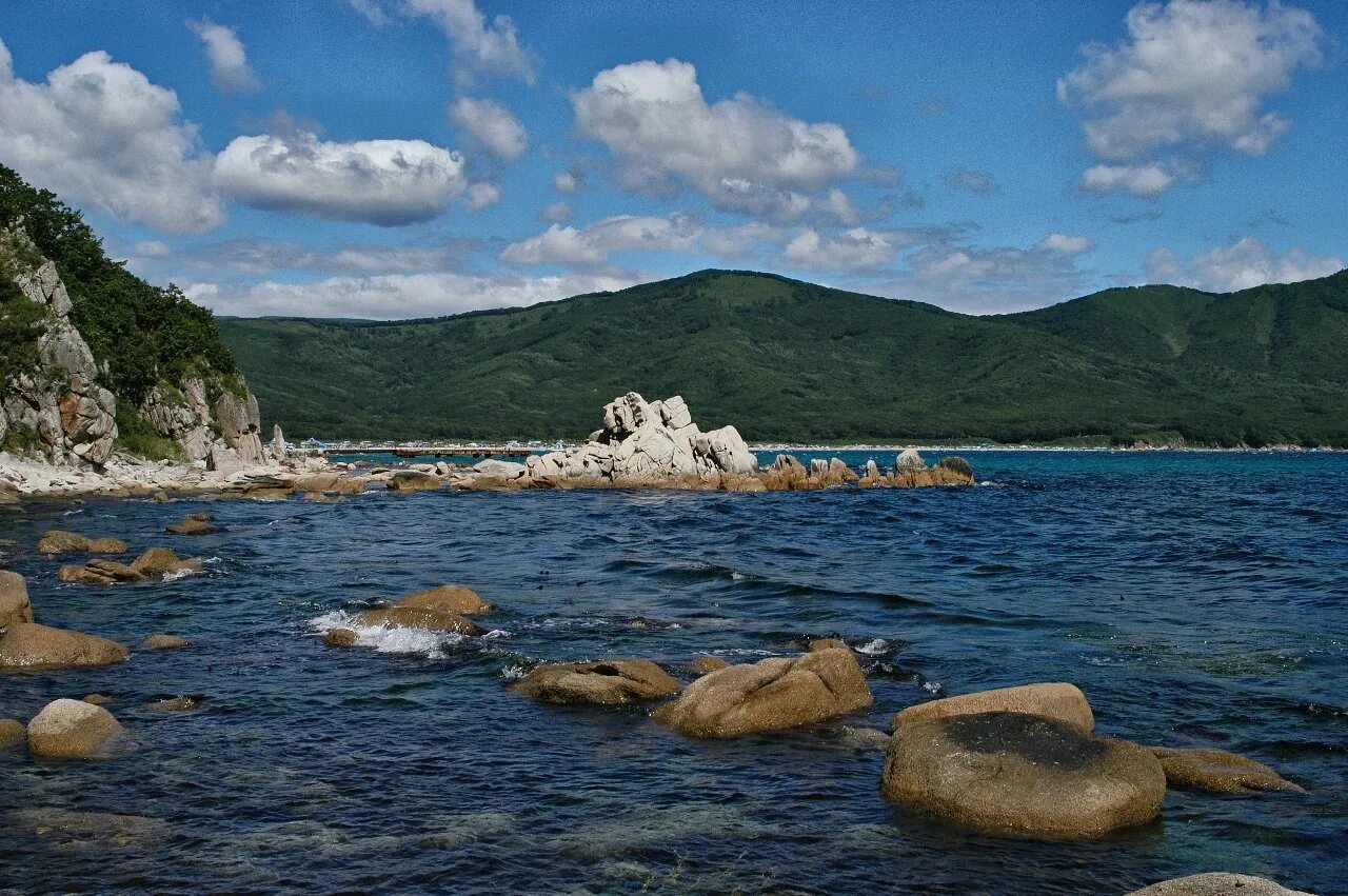 Береговое хасанский район. Бухта Триозёрье Приморский край. Бухта Триозерье в Приморье. Японское море Владивосток Триозерье. Японское море бухта Триозерье.